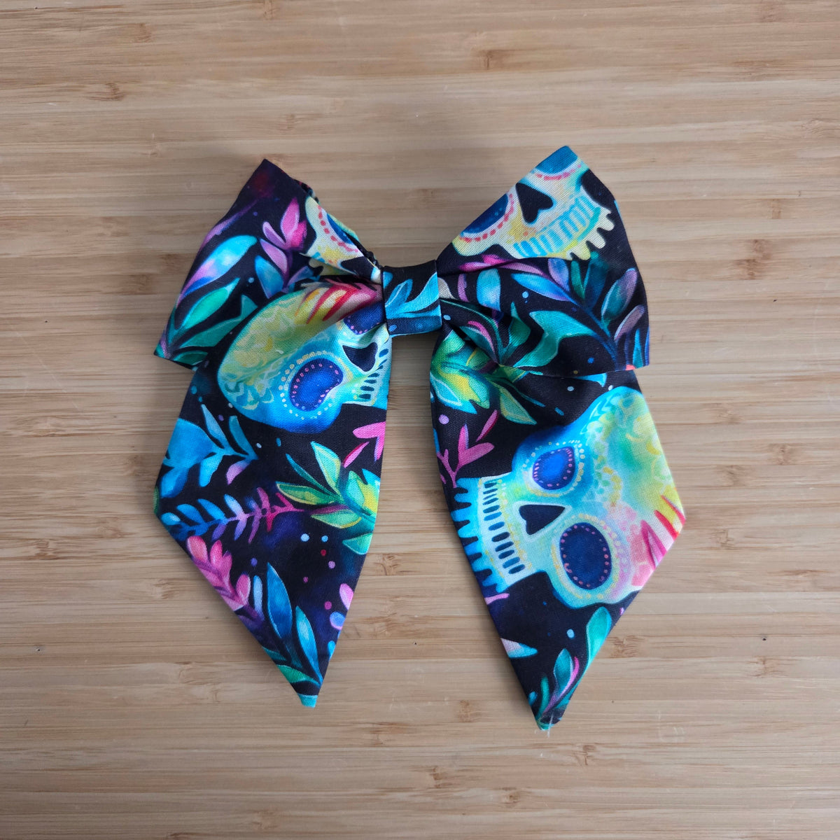 Neon Skulls - Sailor Bow