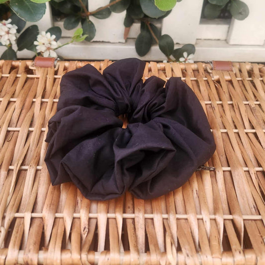 Black - Jumbo, Zip & Stash Scrunchie