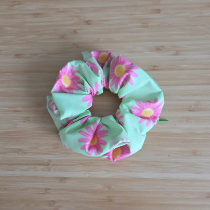 Pink Daisies - Zip & Stash Scrunchie